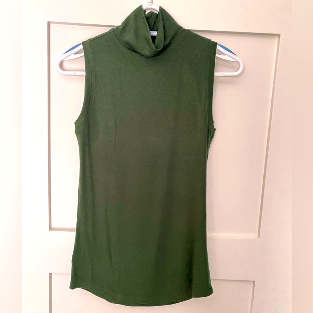 NWT Kit and Ace Sleeveless Turtleneck - Forest Green - Small